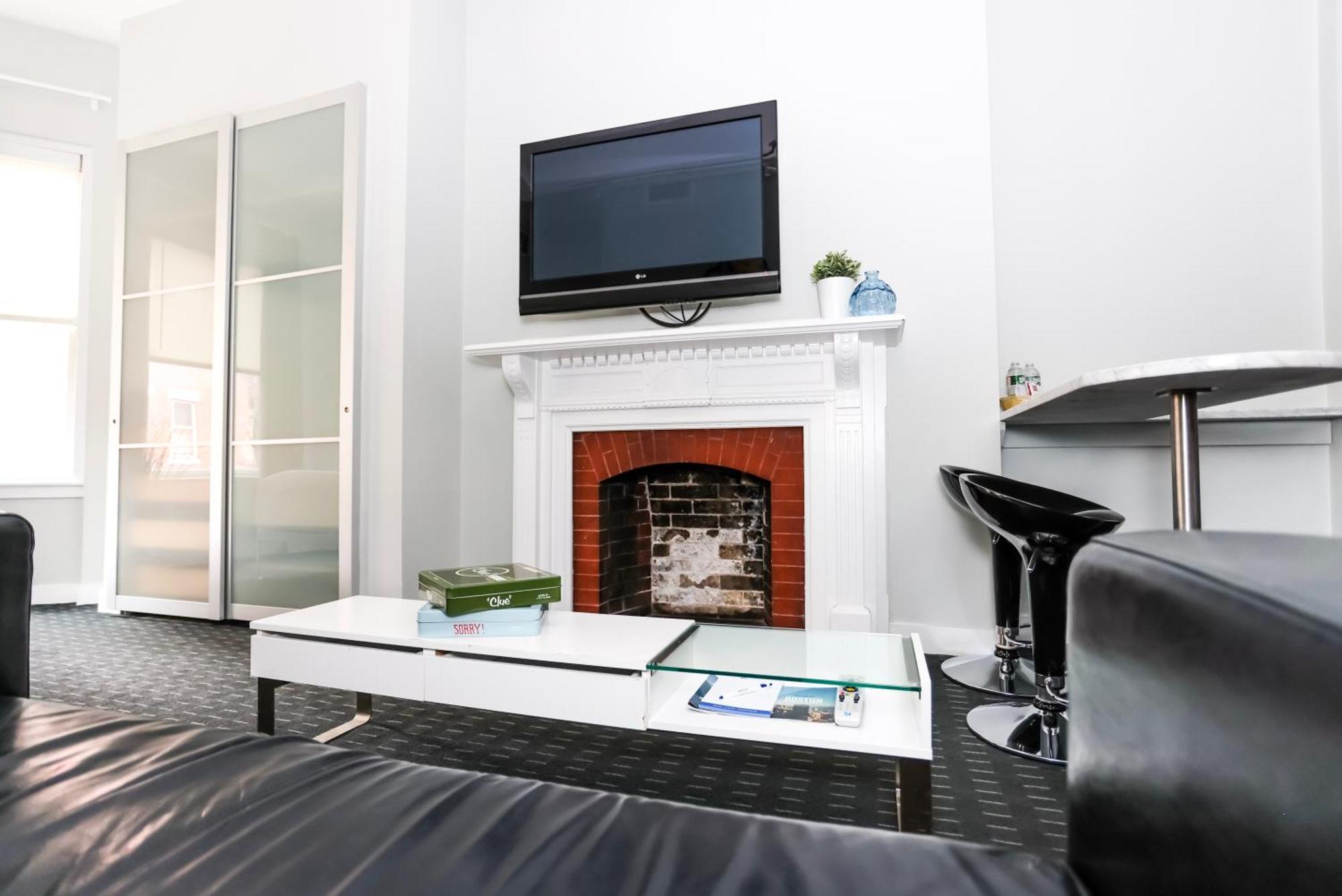 Stylish Newbury Street Studio, #2 Бостън Екстериор снимка