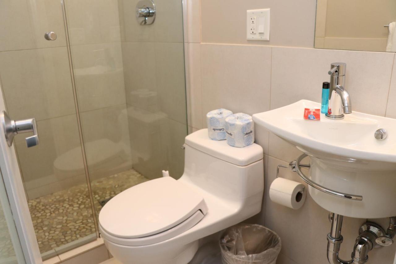 Stylish Newbury Street Studio, #2 Бостън Екстериор снимка