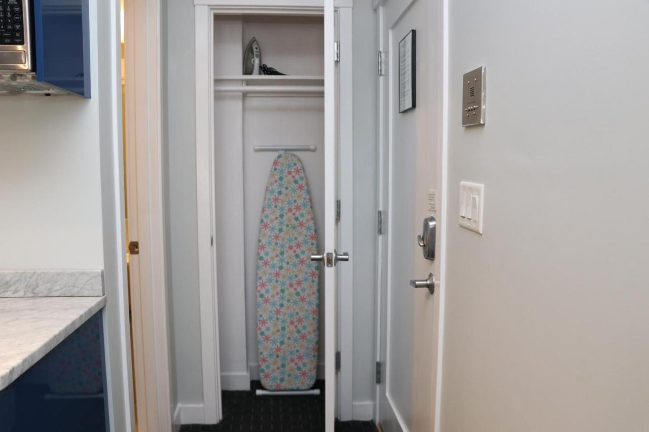 Stylish Newbury Street Studio, #2 Бостън Екстериор снимка